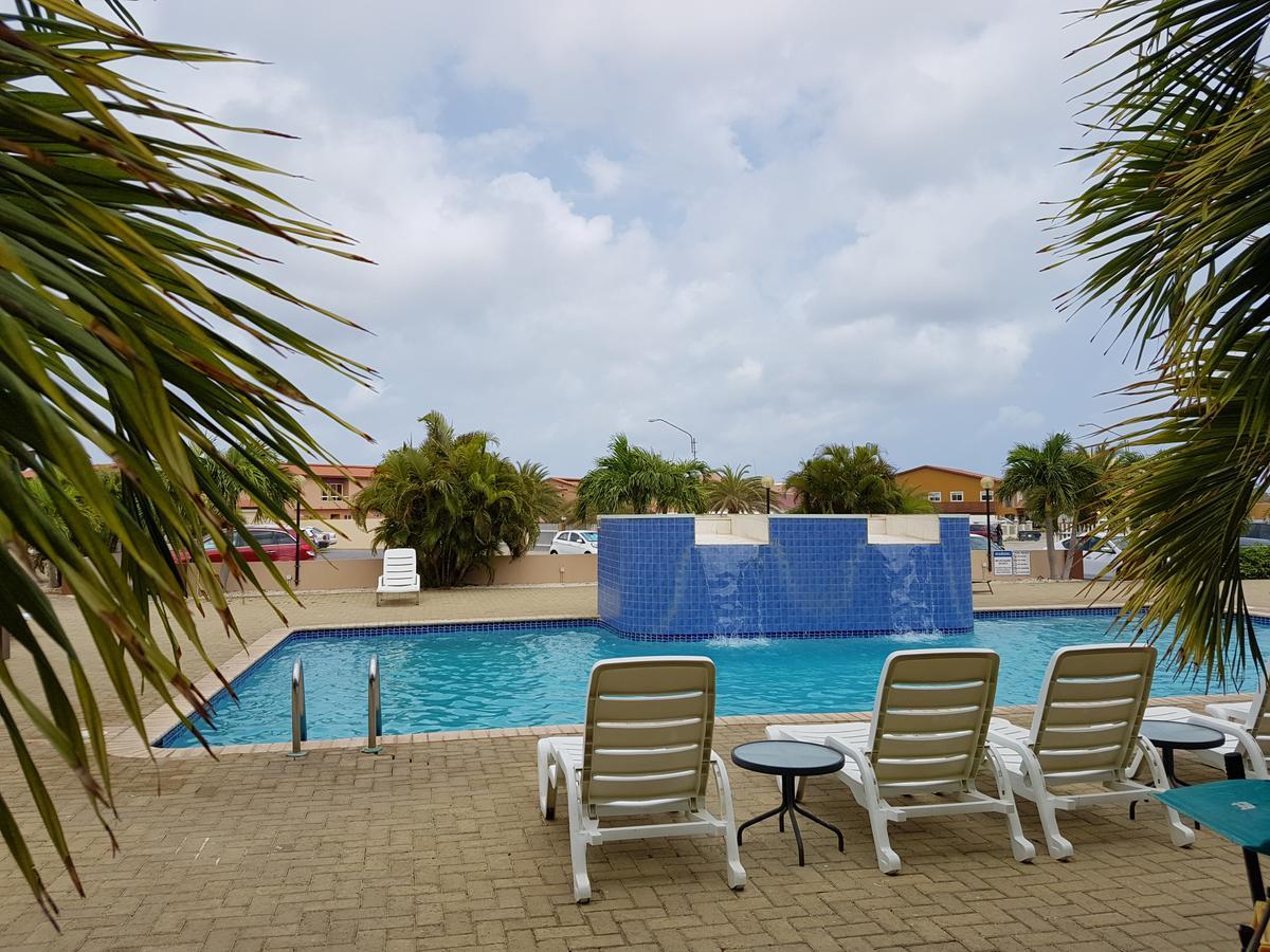 Aruba Breeze Condominium Oranjestad Exterior photo